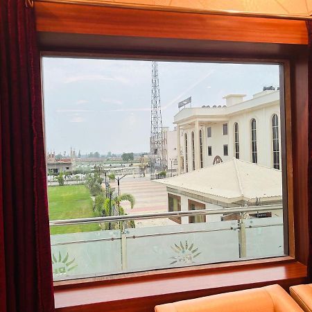 Royal Heritage Hotel & Resort Ayodhya Luaran gambar