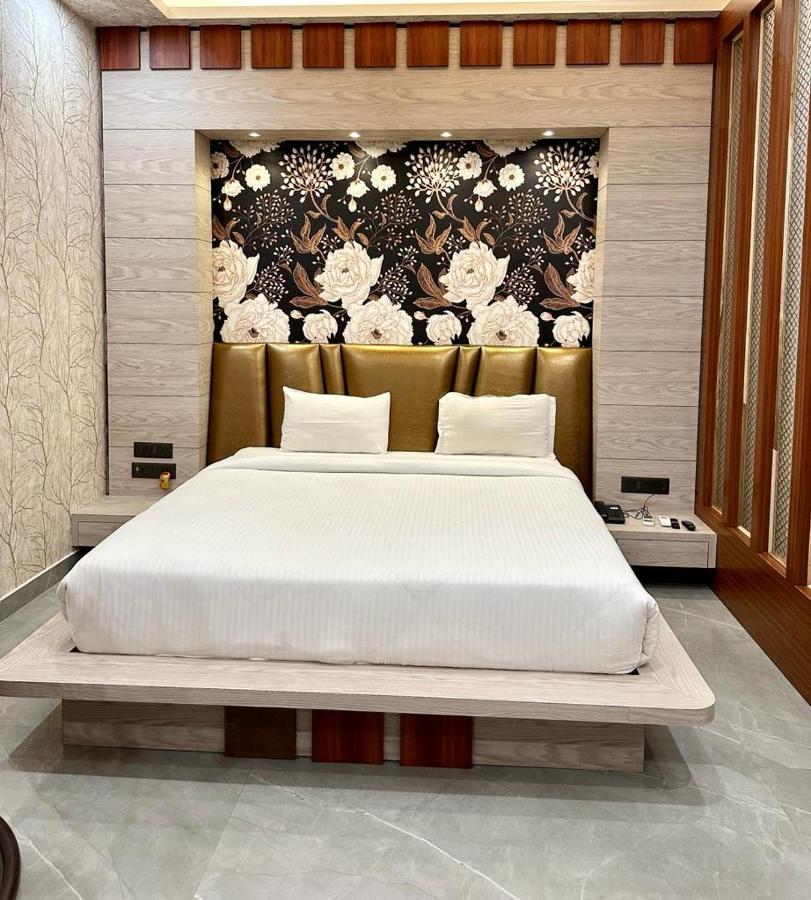 Royal Heritage Hotel & Resort Ayodhya Luaran gambar